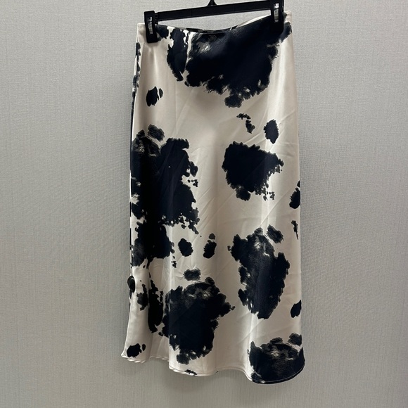 Renee C. Black and White Satin Skirt - Picture 3 of 7